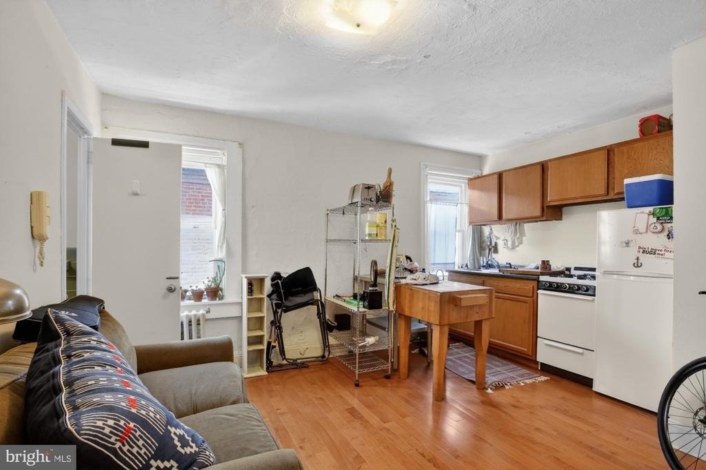916 Pine Street - Photo 1