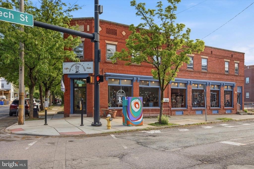 206 N Charlotte Street - Photo 1