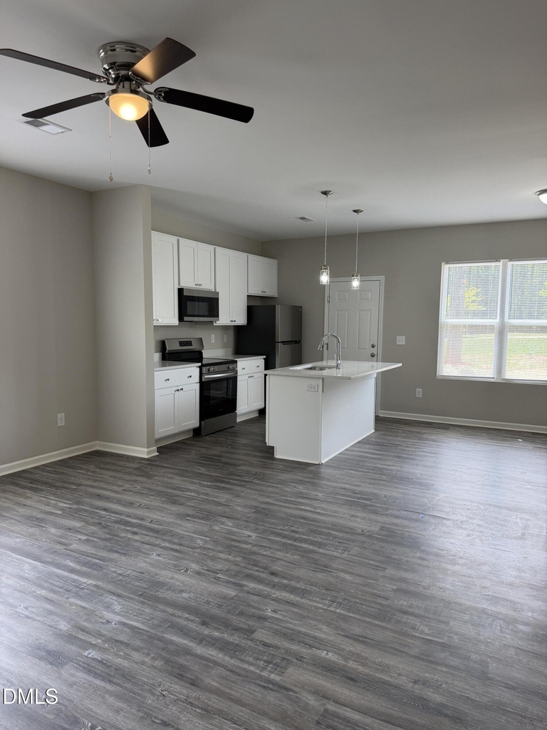 886 John Street - Photo 2
