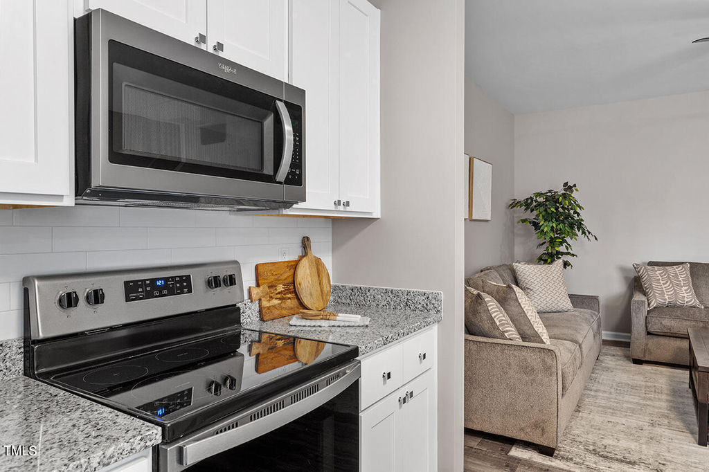 886 John Street - Photo 5