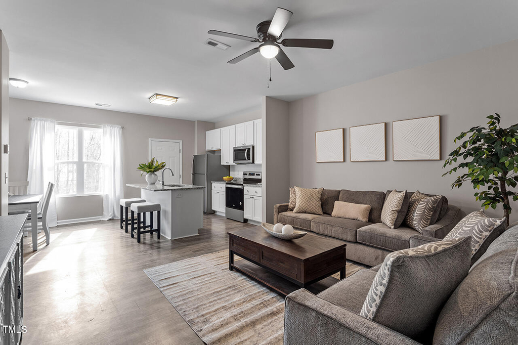 886 John Street - Photo 6