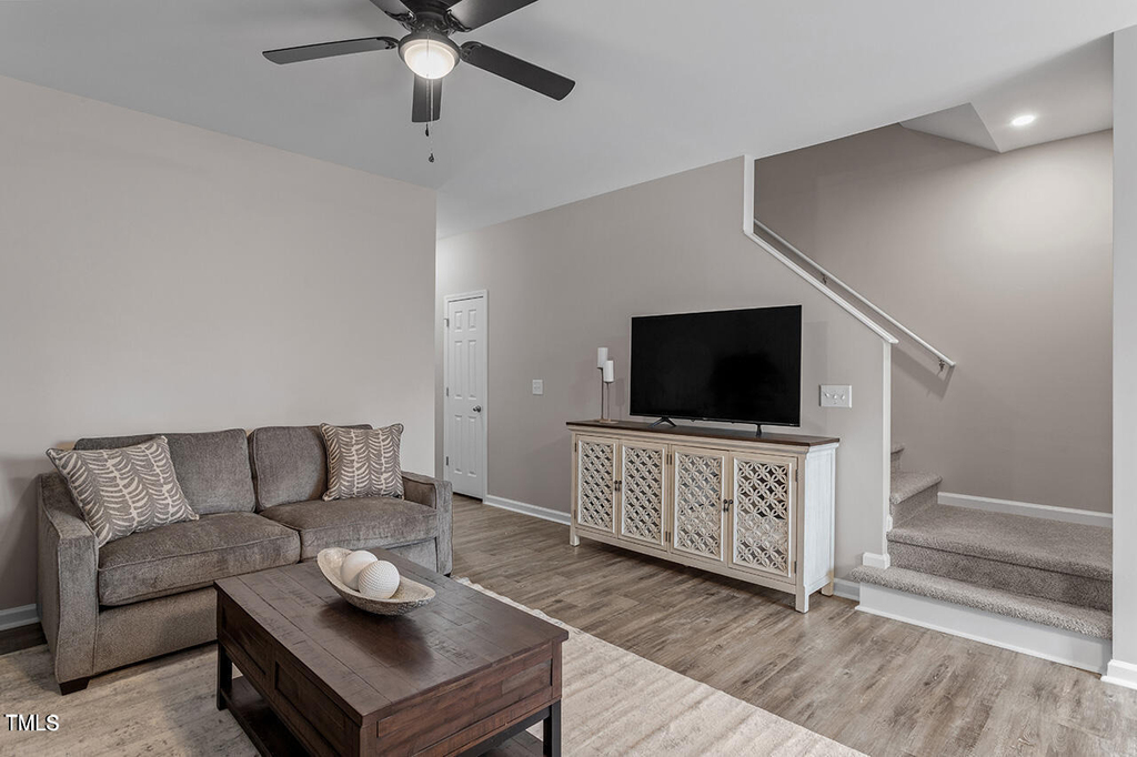 886 John Street - Photo 7