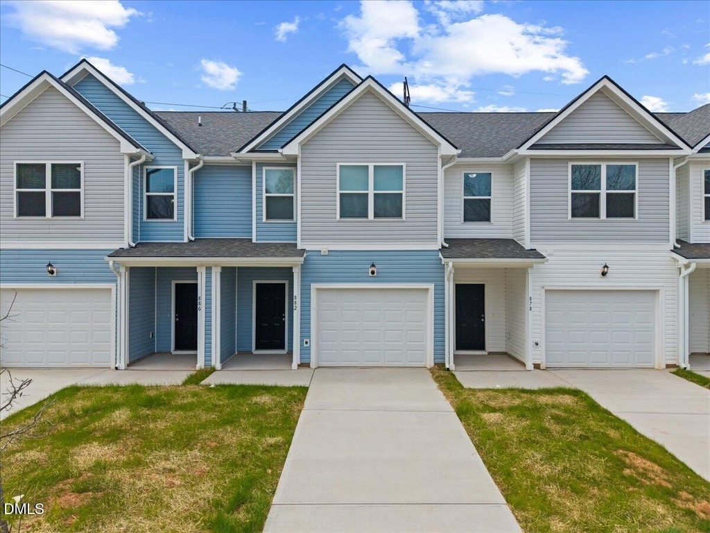 882 John Street - Photo 0