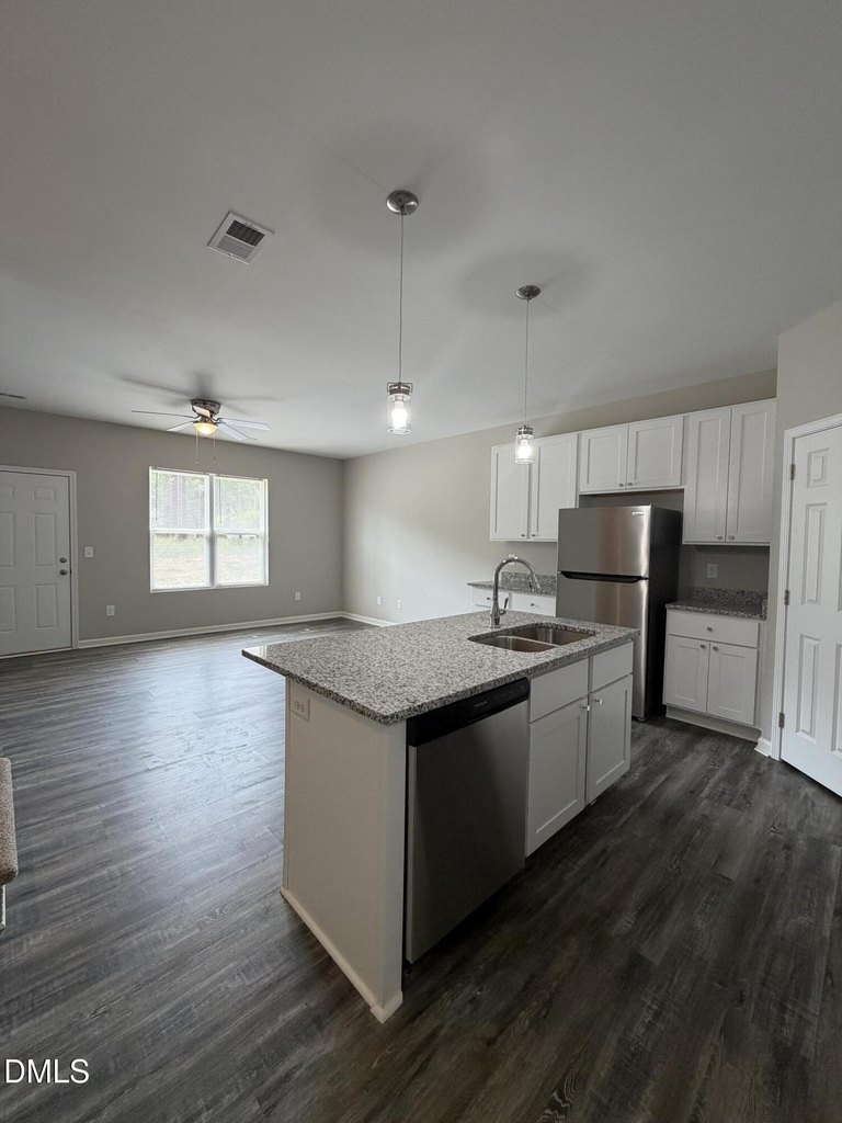 882 John Street - Photo 3