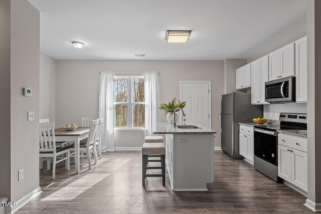 878 John Street - Photo 7