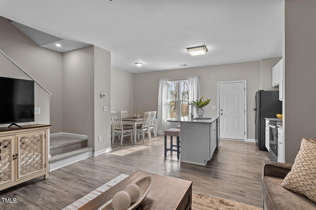 878 John Street - Photo 6