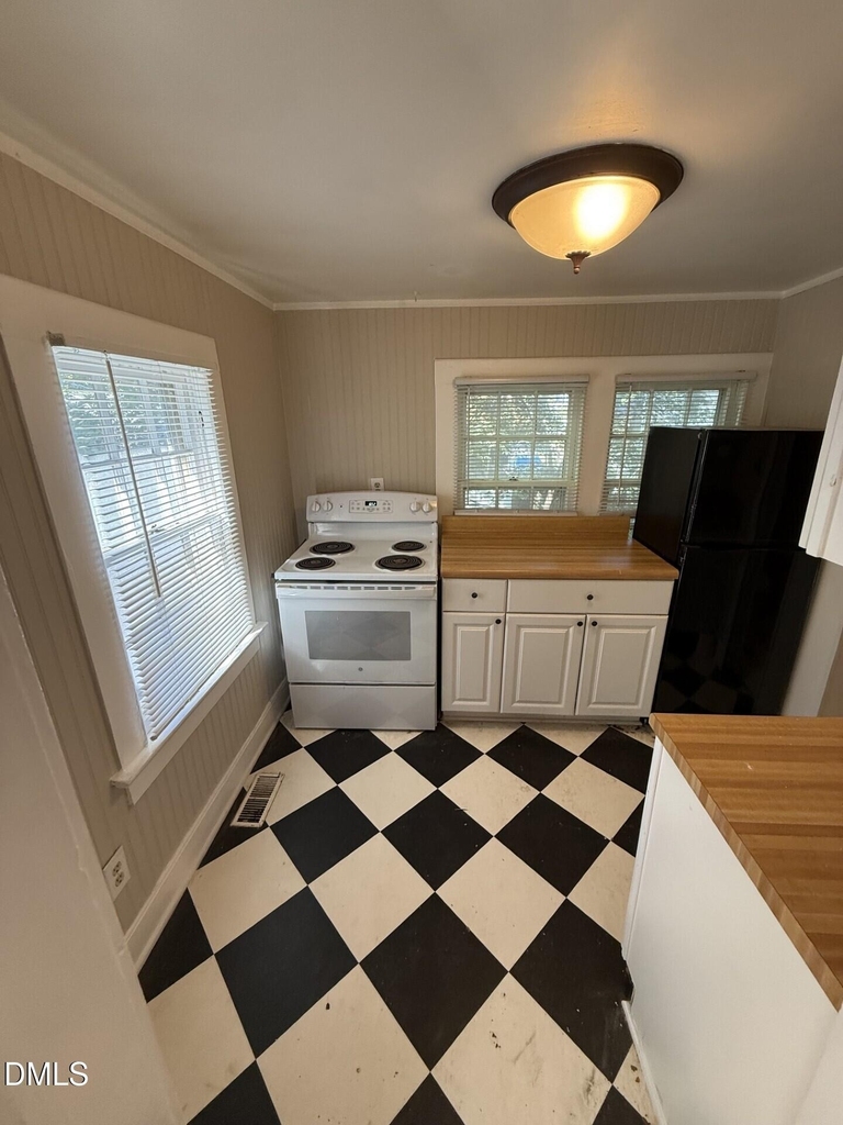 1617 Sunrise Avenue - Photo 3