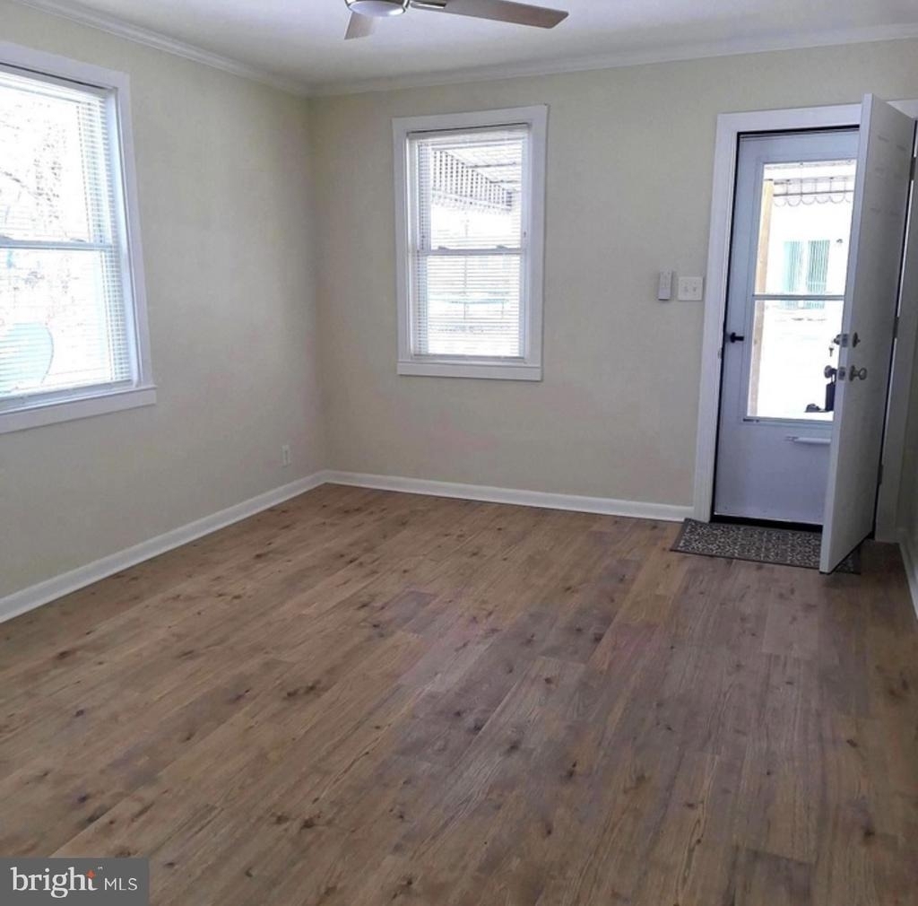 403 Trenton Court - Photo 3
