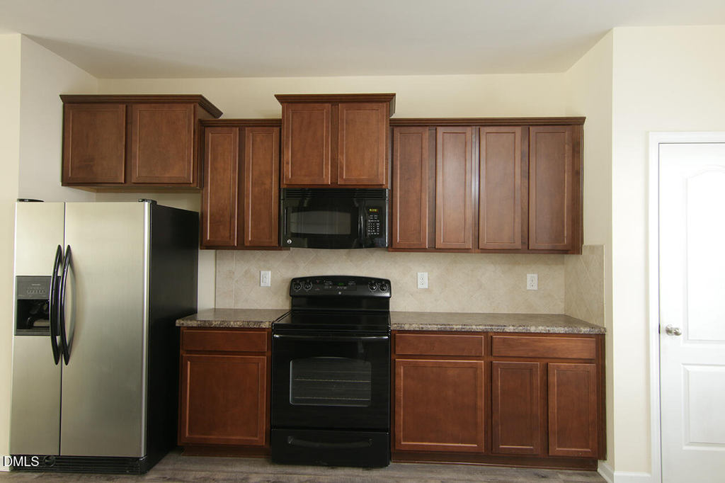 705 Keystone Park Drive - Photo 3