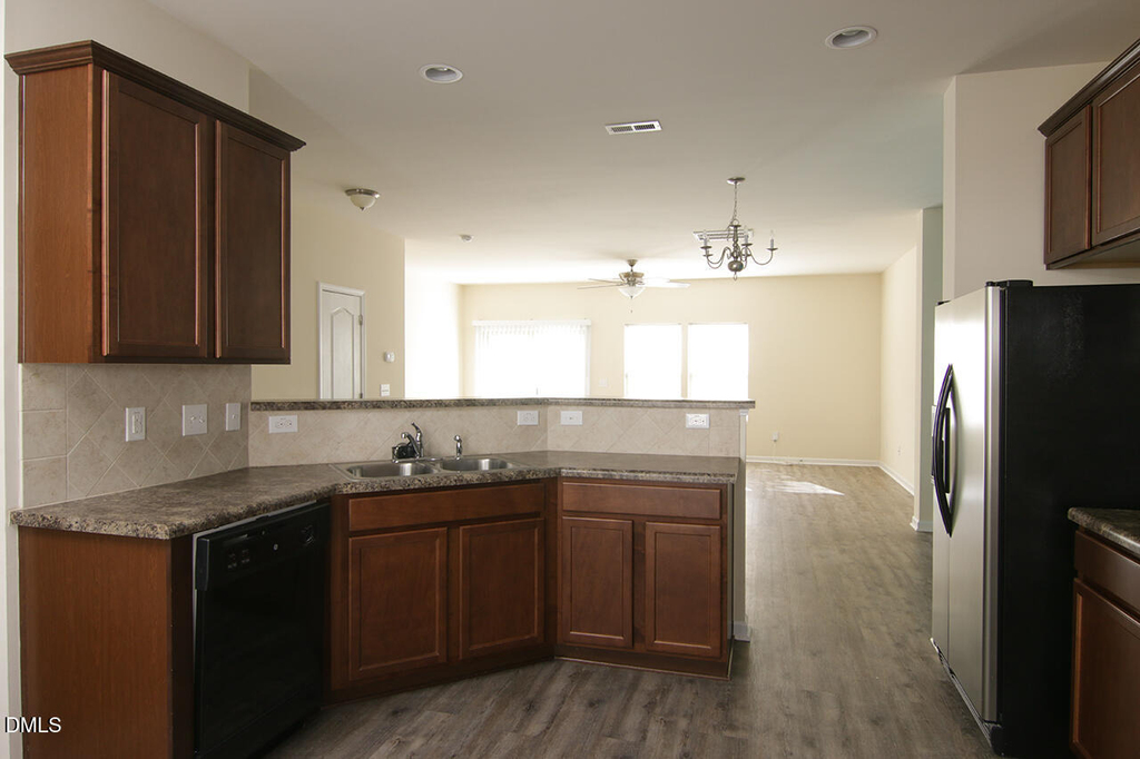 705 Keystone Park Drive - Photo 4
