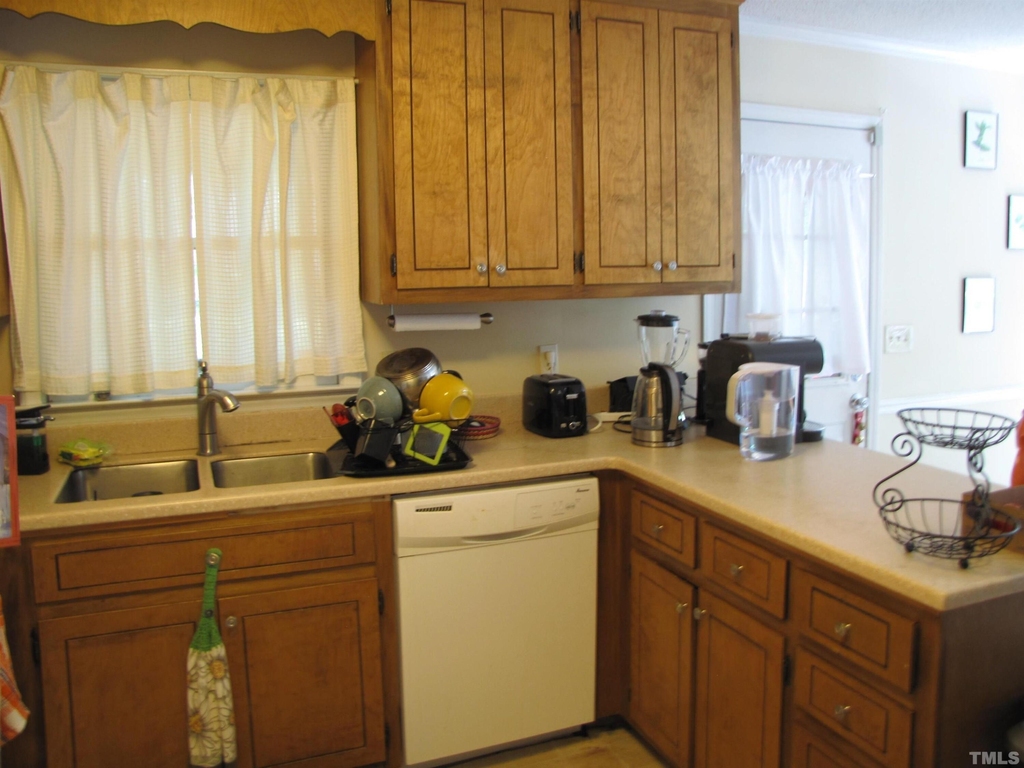 603 E Hammond Street - Photo 3