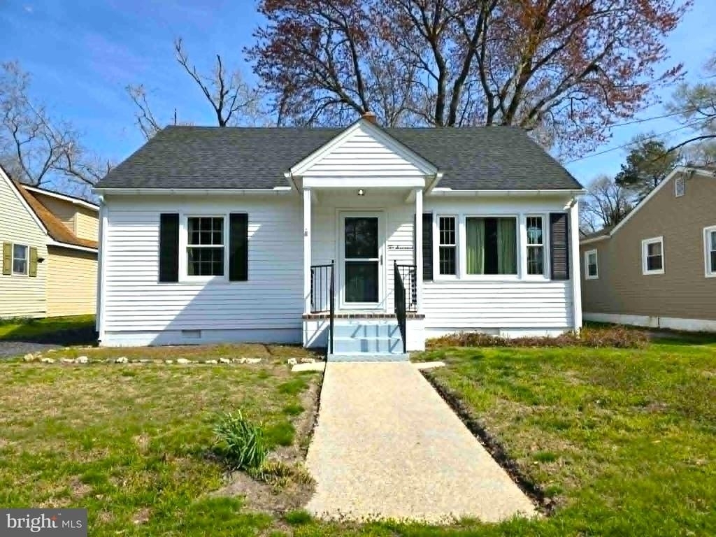 1017 Tyler Avenue - Photo 0