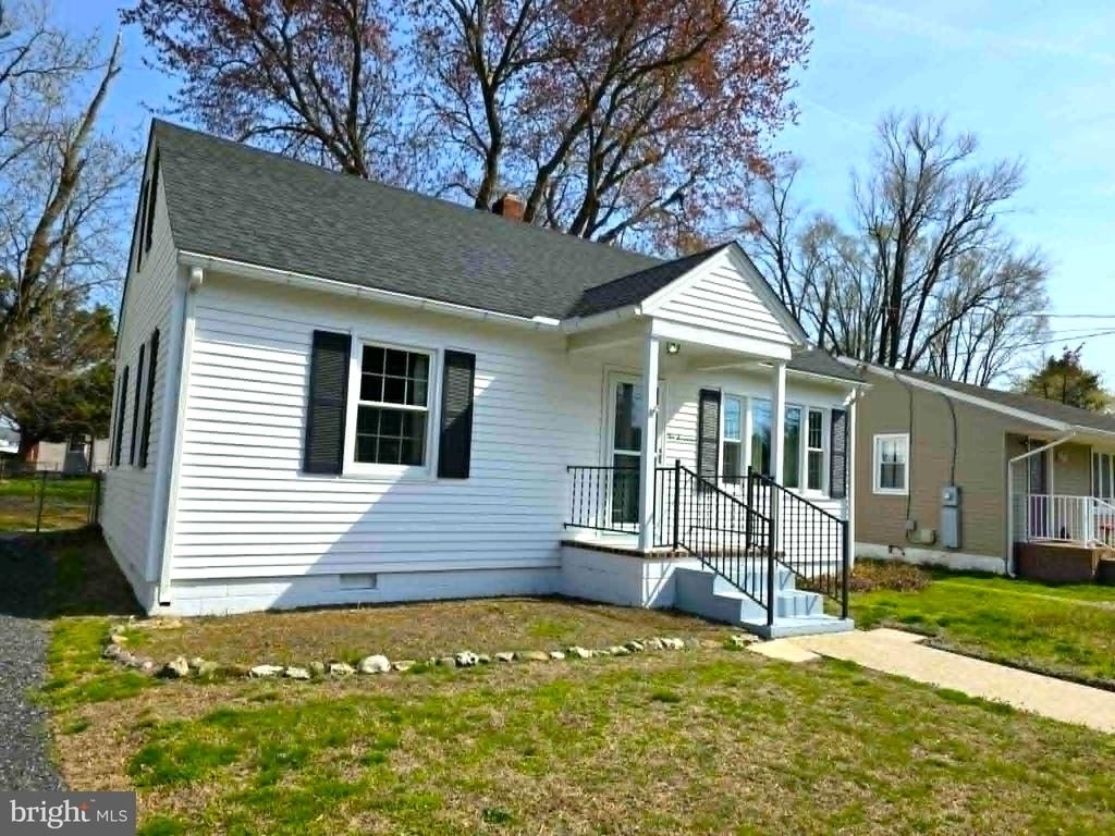 1017 Tyler Avenue - Photo 1
