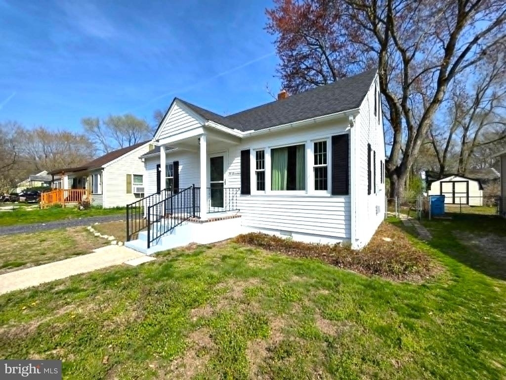 1017 Tyler Avenue - Photo 2