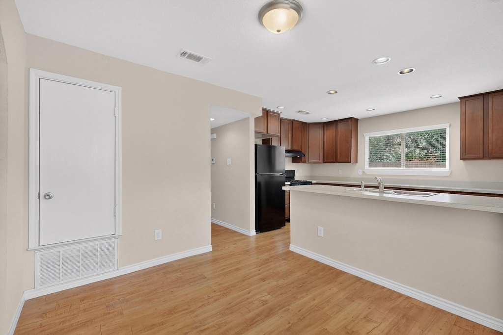 12711 Rampart St - Photo 12