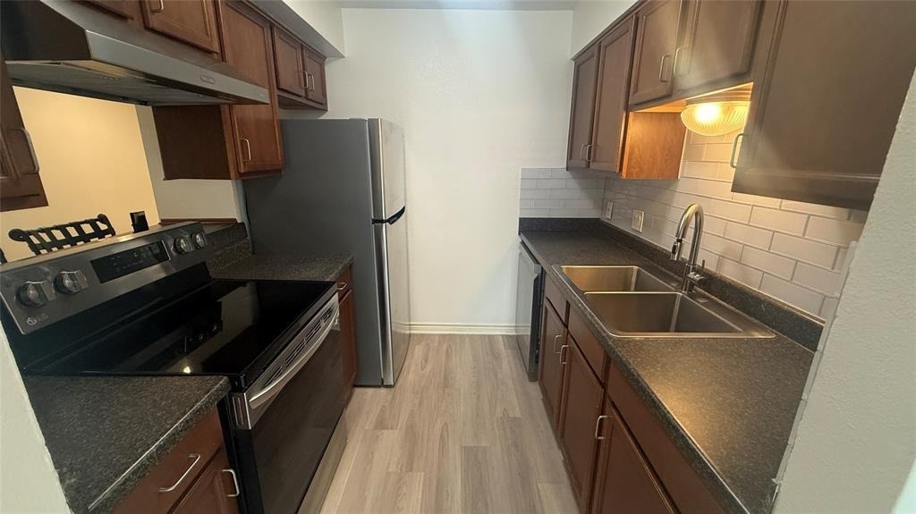 500 E Riverside Dr - Photo 4
