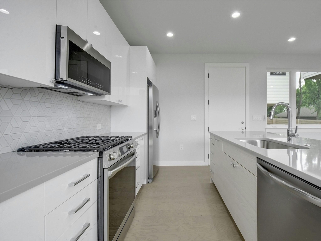 313 Blackson Ave - Photo 5