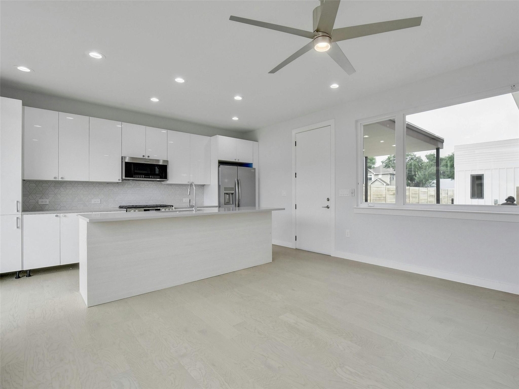 313 Blackson Ave - Photo 2