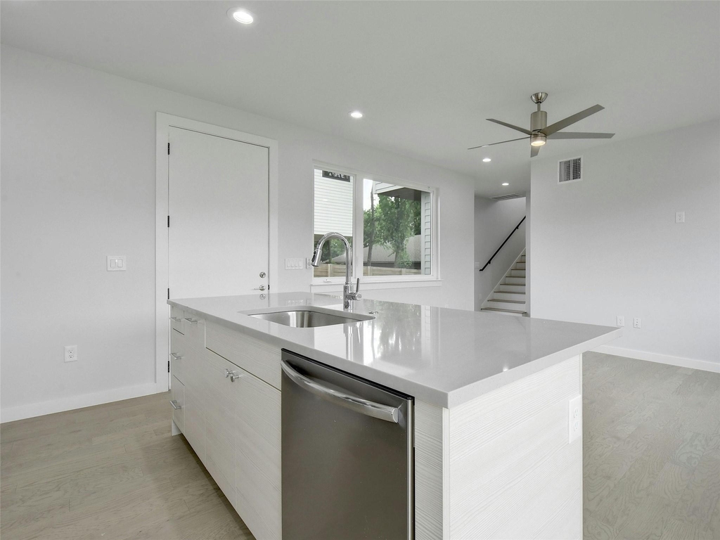313 Blackson Ave - Photo 4