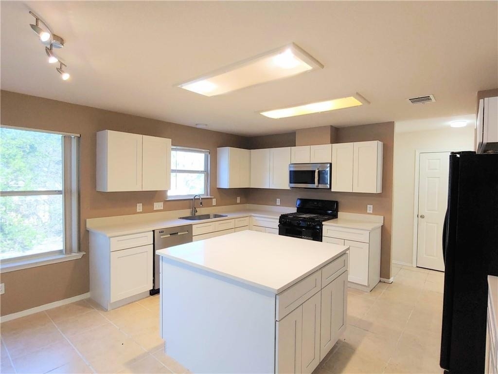 1101 Wood Creek Dr - Photo 2