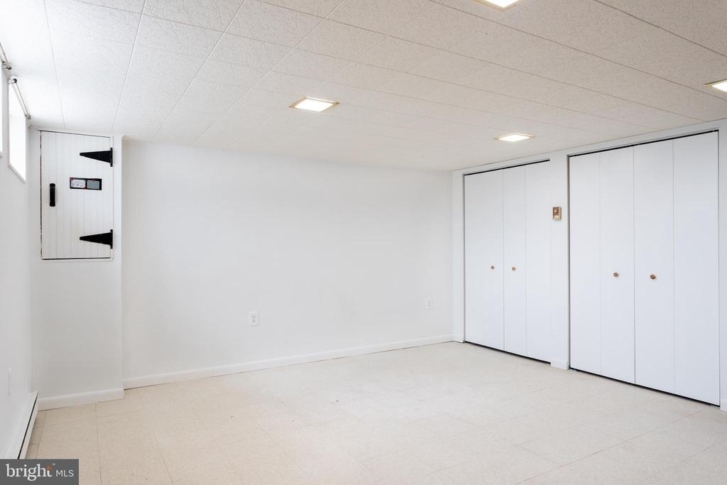 8426 Pleasant Plains - Photo 18