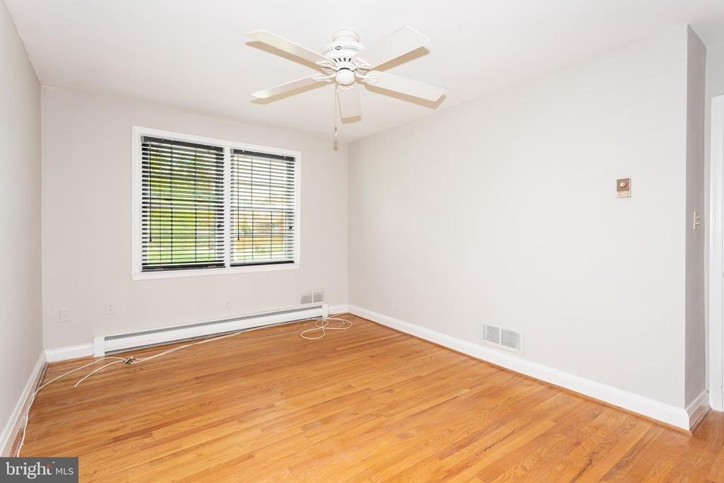 8426 Pleasant Plains - Photo 11