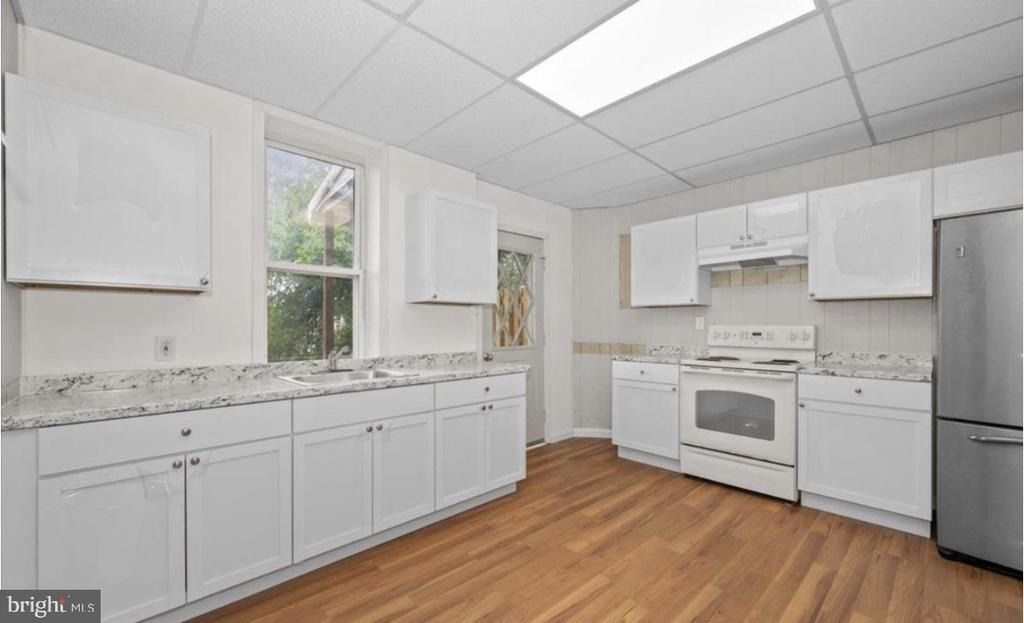 118 Independence Street - Photo 2