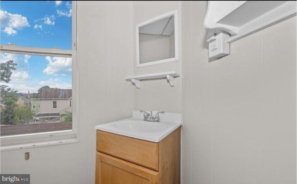 118 Independence Street - Photo 4
