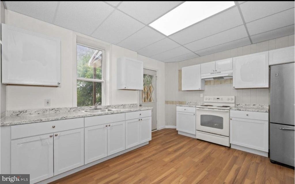 118 Independence Street - Photo 1