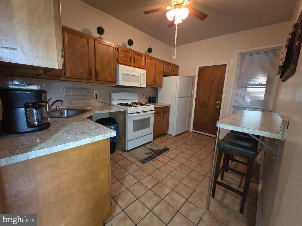 306 W 23rd Street - Photo 4