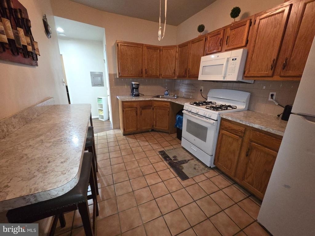 306 W 23rd Street - Photo 3