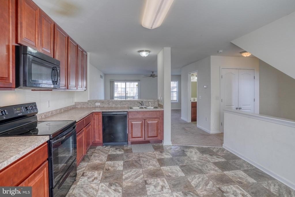 327 Tribbitt Street - Photo 2