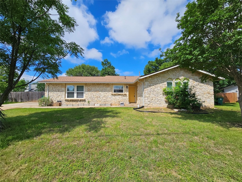 2603 Peach Tree Ln - Photo 1