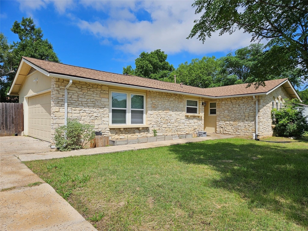 2603 Peach Tree Ln - Photo 0