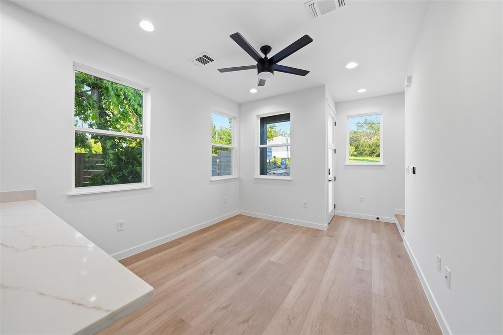 2212 Yellow Jacket Ln - Photo 5