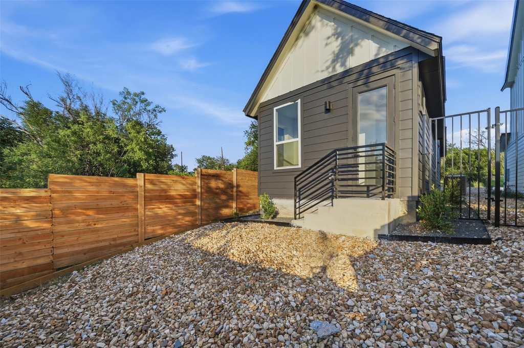 2212 Yellow Jacket Ln - Photo 22