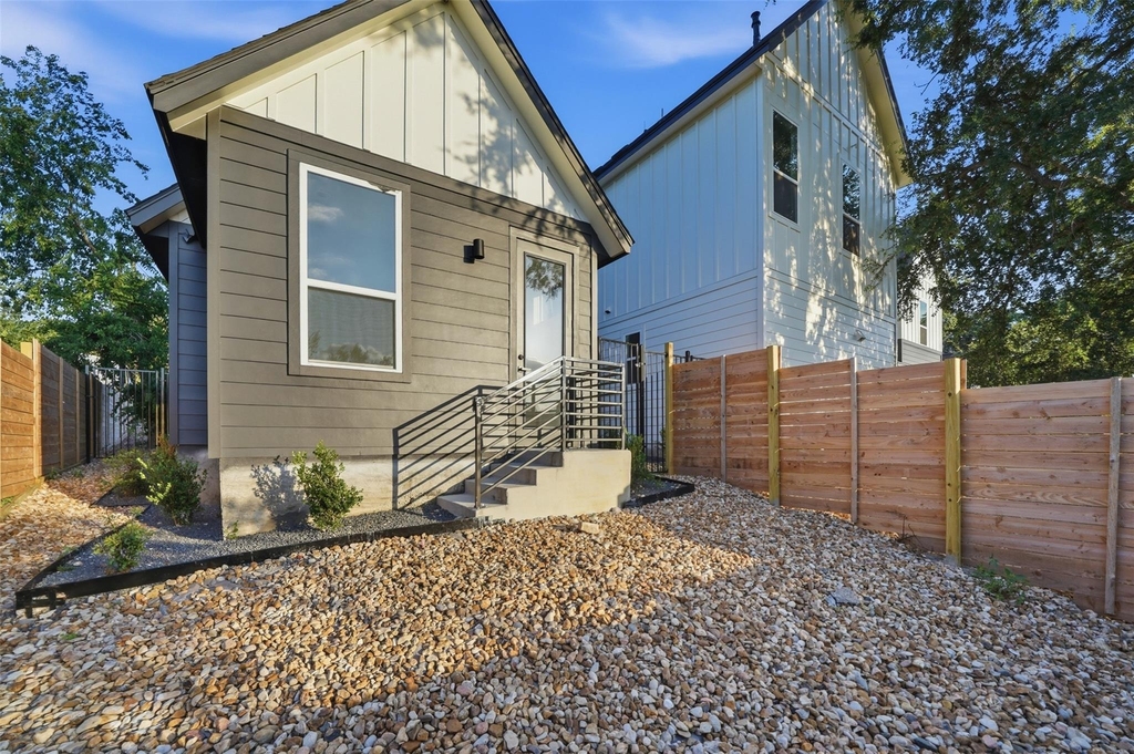 2212 Yellow Jacket Ln - Photo 21