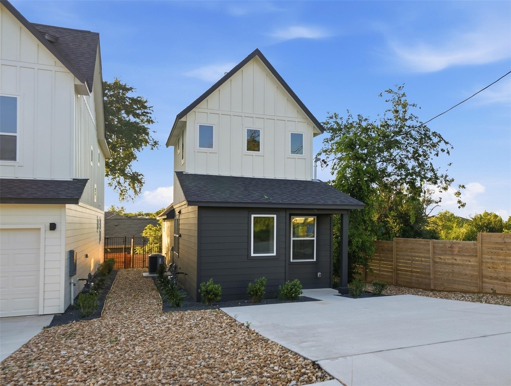 2212 Yellow Jacket Ln - Photo 1