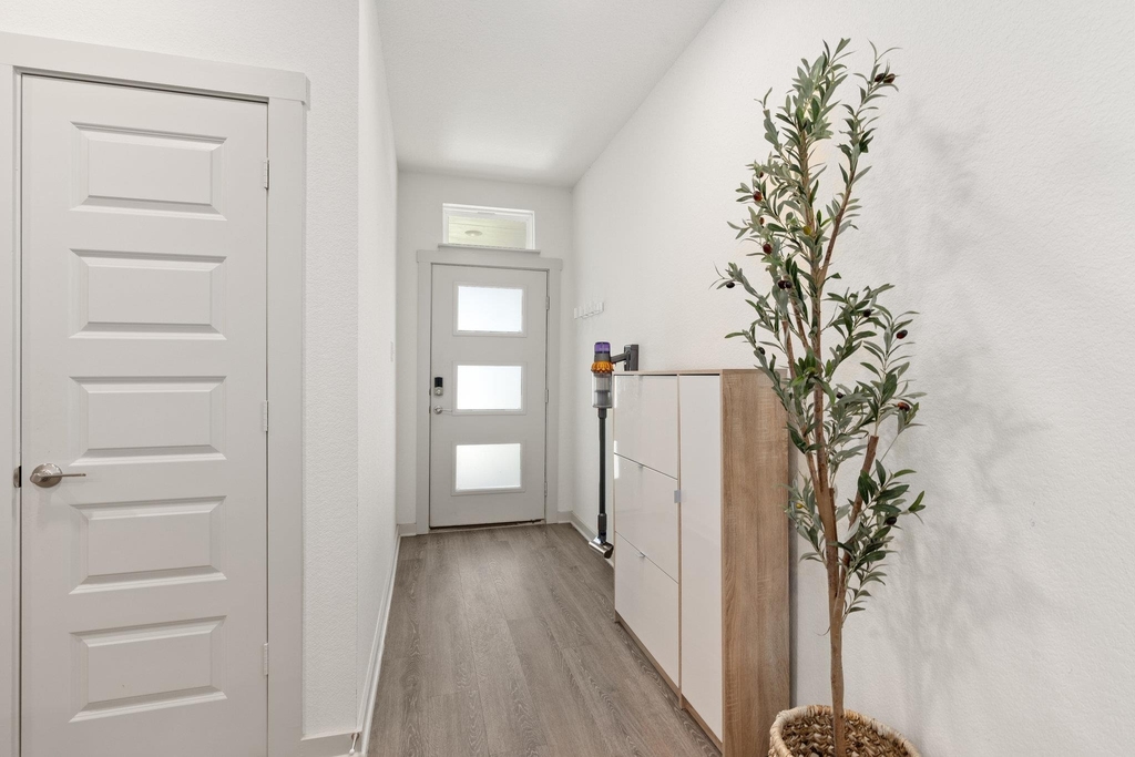 121 New Hampton Way - Photo 2