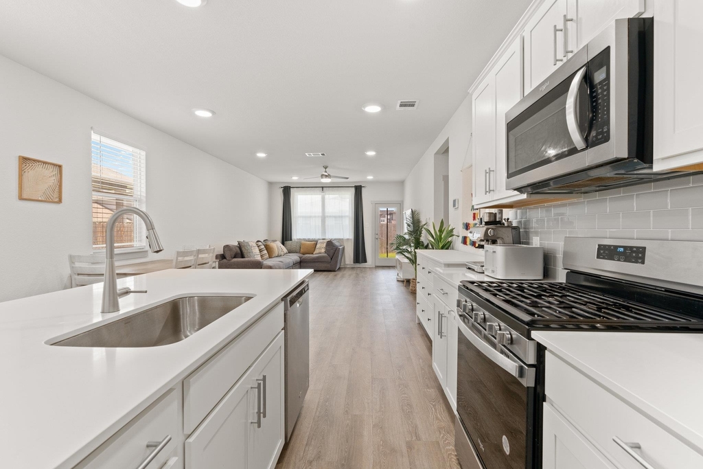 121 New Hampton Way - Photo 9