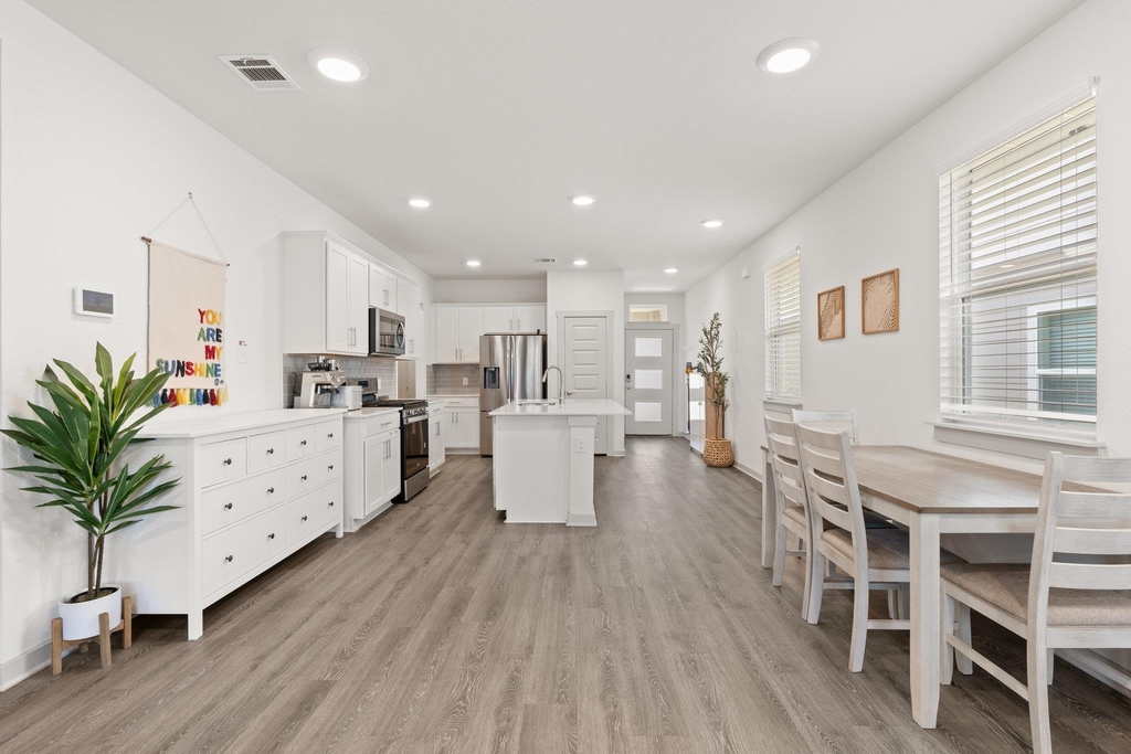 121 New Hampton Way - Photo 3