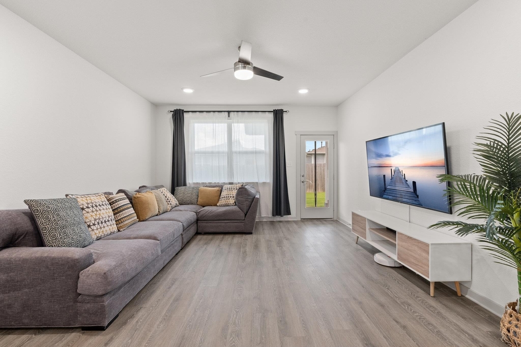 121 New Hampton Way - Photo 6