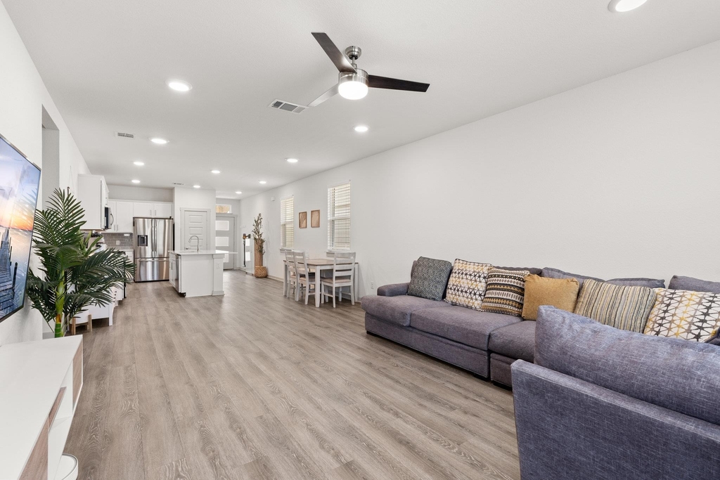 121 New Hampton Way - Photo 4