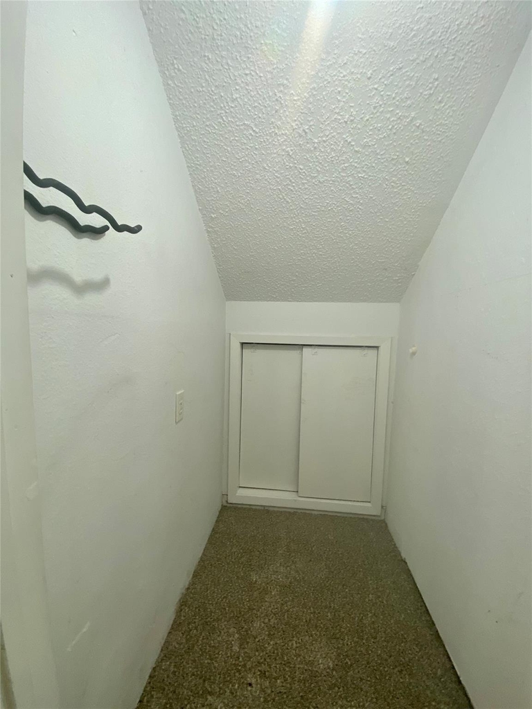 1609 W 11th St - Photo 9