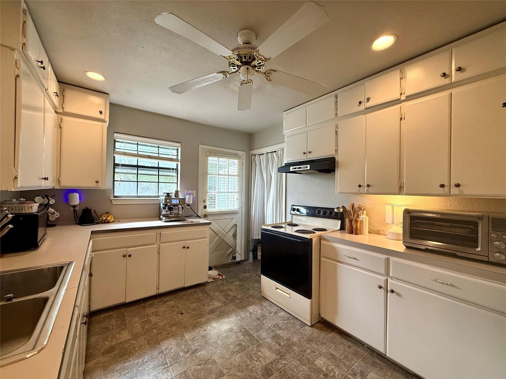 1609 W 11th St - Photo 19