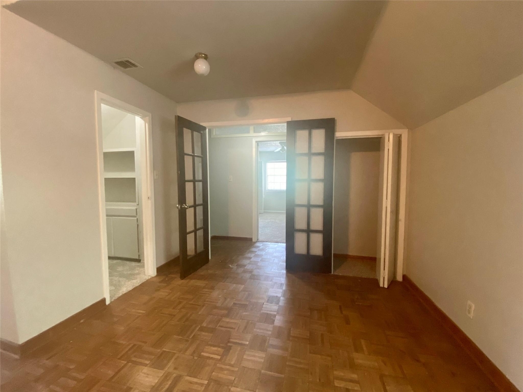 1609 W 11th St - Photo 8