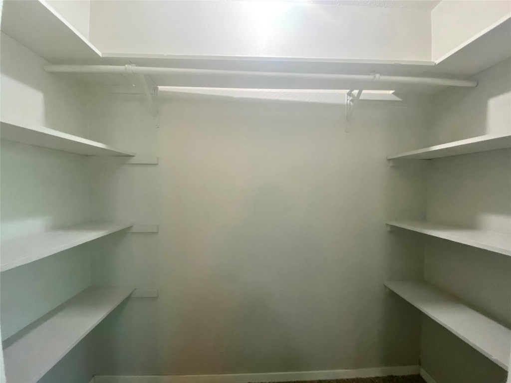 1609 W 11th St - Photo 11