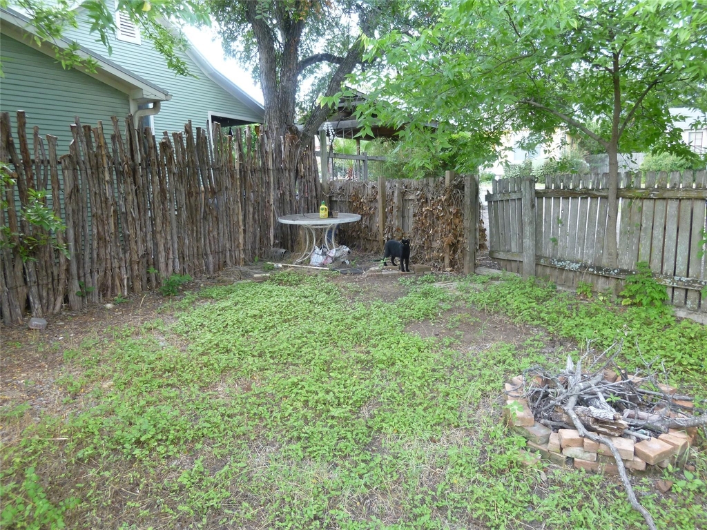 1609 W 11th St - Photo 13