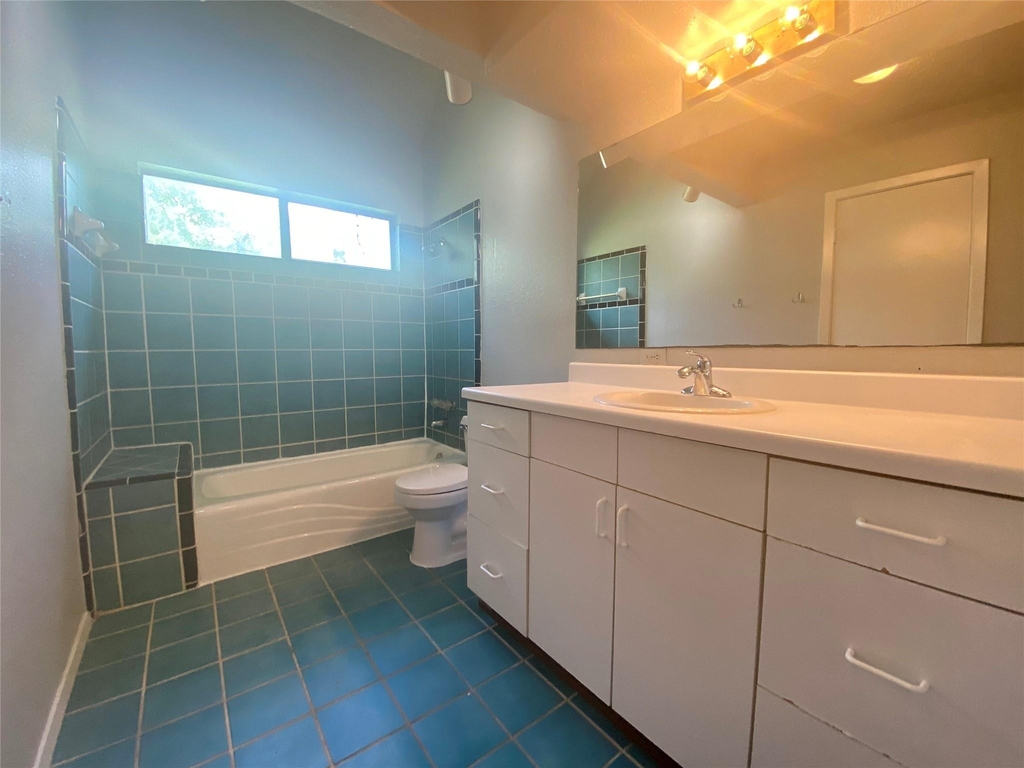 1609 W 11th St - Photo 6