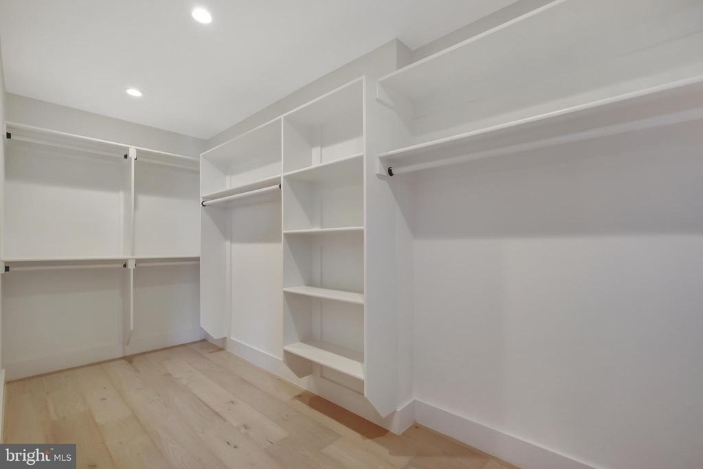 2121 3rd Street Ne - Photo 4